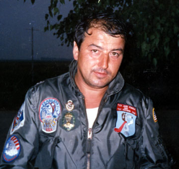 Grippen pil�t�kat keresnek