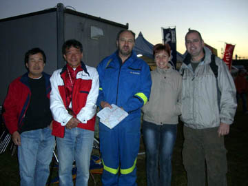 Kora reggel a csapattagokkal