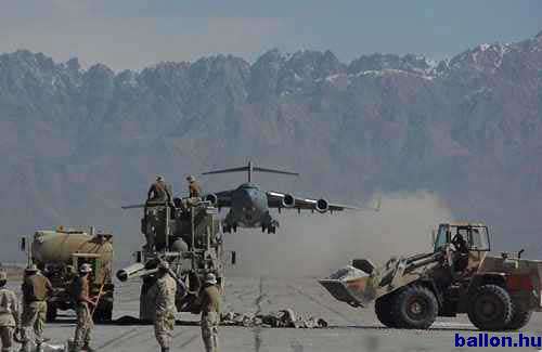 Lehet, hogy &uacute;tban vannak?