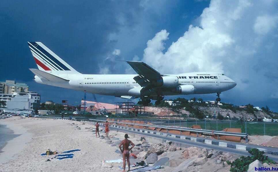 Rept&eacute;r a stand mellett 1